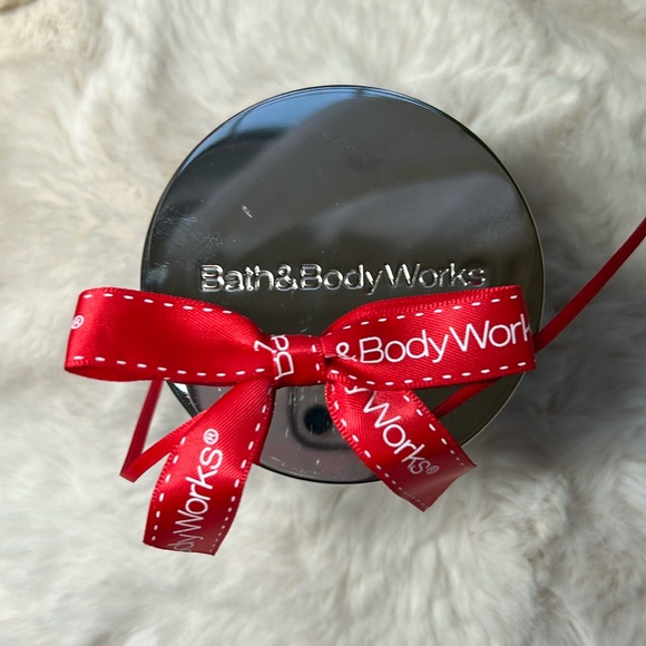 COCONUT ANGEL CAKE CANDLE  NWT❄
2/$20 Pair with another candle - Picture 3 of 6